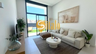 Сучасний будинок з ремонтом у Фінестраті.