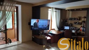 Трикімнатна  2 рівнева квартира з ремонтом.