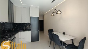 Продаю 2 кімнатну з ремонтом та меблями в центрі Довга