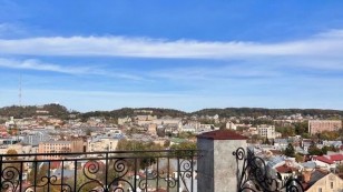 Продаж трикімнатної квартири в одному з найпрестижніших районів міста, на вулиці Кардинала Гузара.