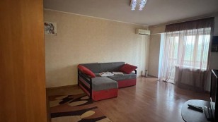 Продаж квартири  студії бульвар Центральний.