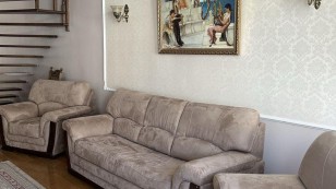 Дворівнева квартира в центрі біля стометрівки