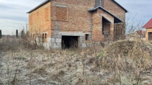 Продається будинок та земельна ділянка 10 сот., м. Раехів