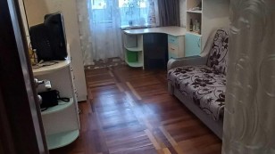 Трикімнатна по Космічній.