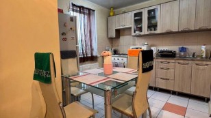 Трикімнатна у центрі Космоса.