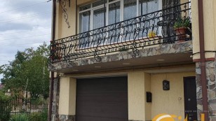 Продаж котеджу з євроремонтом та меблями у центральній частині міста Винники