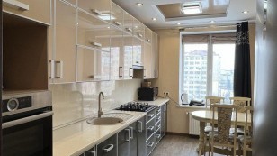 Продається затишна 2 км квартира з якісним ремонто. Пасічна