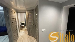 Двокімнатна з повним ремонтом на Космосі.