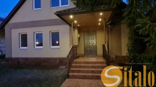 Продаж будинку на центральній вулиці Парфьонова