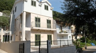 Продаж будинків і Вілл в Чорногорії в Будві Bd014214bd_s7500