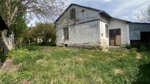 Продається будинок та земельна ділянка 10 сот. м.КамянкаБузька