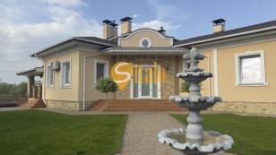 Продається будинок з виходом на воду в закритому містечку на Осокорках