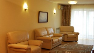 Продаж 3к квартири 81 кв. м  на вул. Срібнокільска 20 м. Осокорки