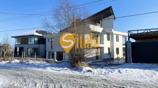 Будинок Hightech у Ходосівці вид на Планерну гору та тераса на даху