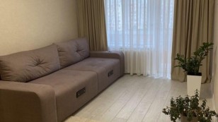 Трикімнатна з повним ремонтом на Південному мкрн.