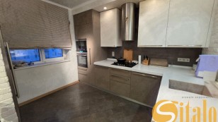 Продаж дворівневої квартири на вулиці Джорджа Вашингтона