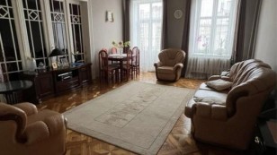 Продаж 3 кімнатної квартири у Австрійському будинку за адресою проспект Шевченка центр міста Львів.