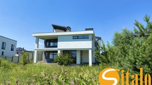 Будинок Hightech у Ходосівці вид на Планерну гору та тераса на даху