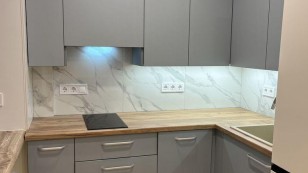 Продаж 2х комнт. квартири  студії на Нижньодніпровській.