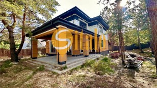 Сучасний будинок з якісних матеріалів в оточенні соснового лісу, Козин, Дамба