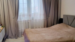 Власник 3 кімнатна 3 поверх з підвалом.Власник.