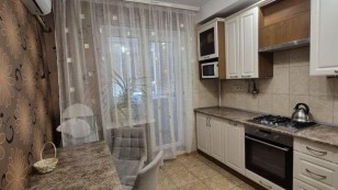 Двокімнатна з ремонтом 4 південний мкрн,