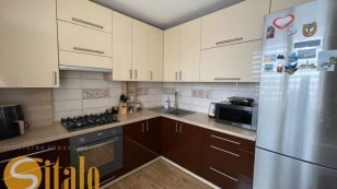 Продається  3 кімнатна квартира з ремонтом та меблями.