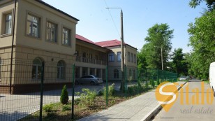Офисное здание на 12 апреля