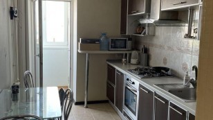 Трикімнатна з ремонтом 4 Південний