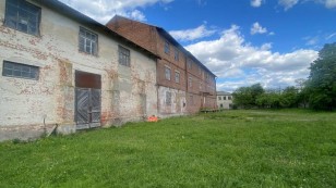 Продається  комплекс виробничих приміщень  та 1.30 га земельної ділянки м.Радехів Львівська обл.
