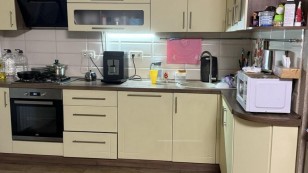 Трикімнатна  квартира з ремонтом ,космос.