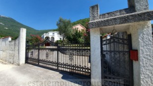 Продаж вілл і будинків в Чорногорії в Тіваті tv0139.4bd_s7794