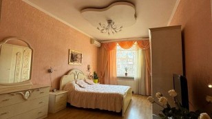 Продаж квартири з євроремонтом район ТЦ Україна.