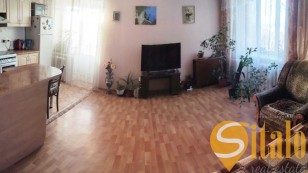 Трехкомнатная в районе Варуса.