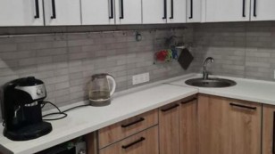 Однокімнатна  на Південному мкрн з ремонтом.