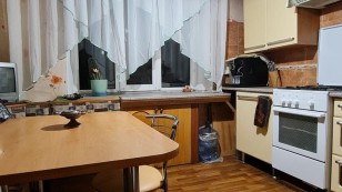 Продаж 2х кімн. повнометражної квартири на Сталеварів.