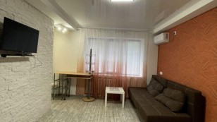 Продаж 2х кімн. квартири  студії бульвар Центральний.