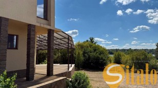 Особистий рай на березі Дніпра