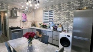 Продаж просторого будинку на Зеленому Яру