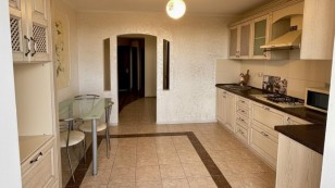 Продається простора 3 кім. квартира Постанови