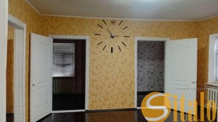 Продається затишний будинок у тихому районi мiста