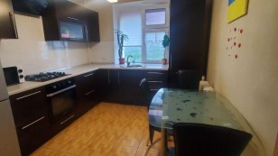 Двокімнатна з меблями на Південному.