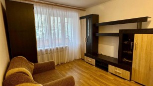 Продається 1кімнатна квартира поряд Центрального парку.