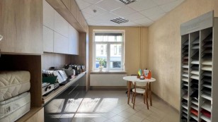 Комерційне приміщення , торгівельна площа, нежитлове на вул.Героїв УПА м.Львів