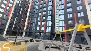 Продається 1 кімнатна 44 м.кв , готова до ремонту  Бандери