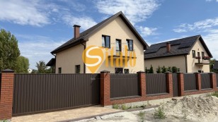 Двох поверховий будинок в центрі с. Гнідин Без