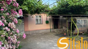 Здається затишний будинок у приватному секторі.