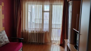 Двокімнатна на Південному з ремонтом.